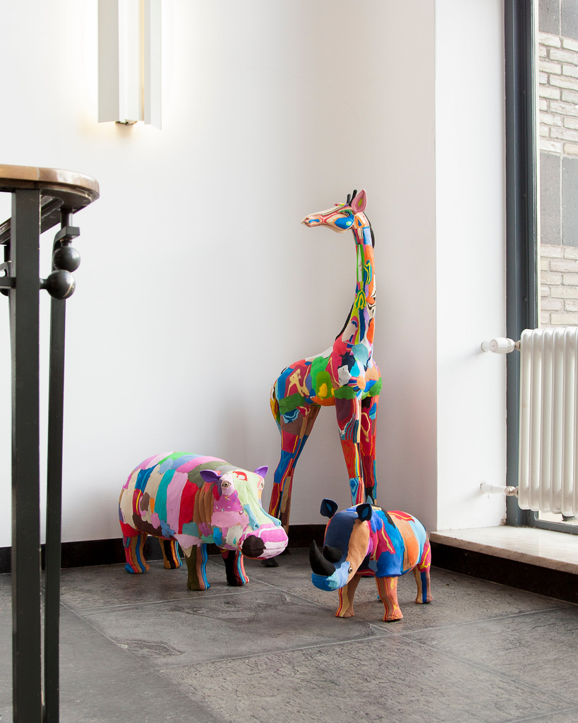 🌍 XL & XXL Flip-Flop Sculptures – Go Big, Give Back